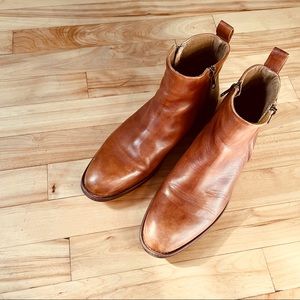 Urban zip-up boots in cognac